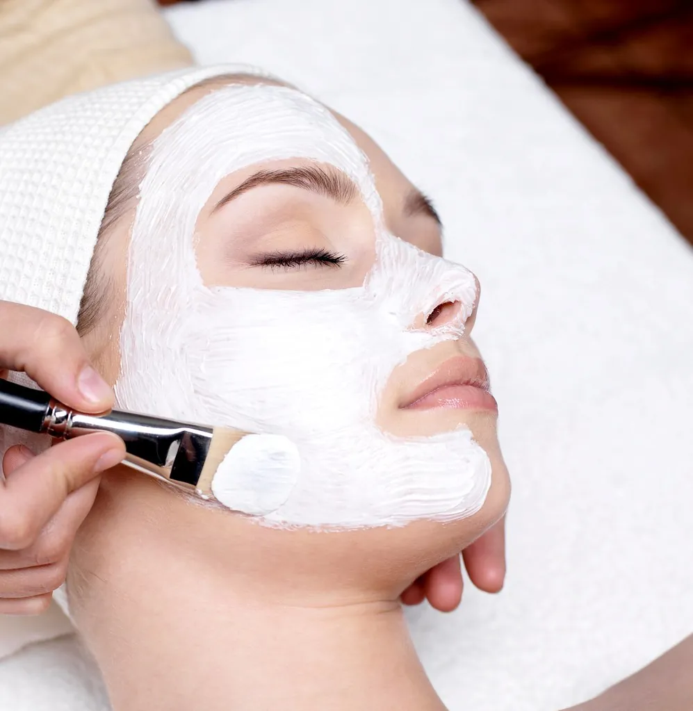 Facial hidratante en AURA Beauty Studio